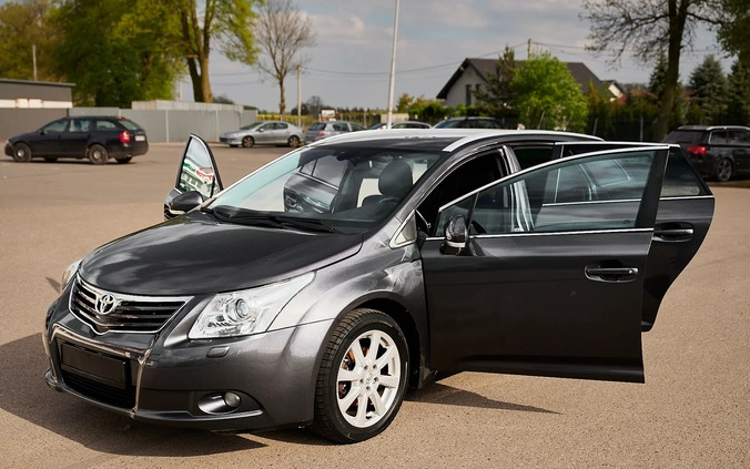 Toyota Avensis cena 28900 przebieg: 214000, rok produkcji 2009 z Sieradz małe 742